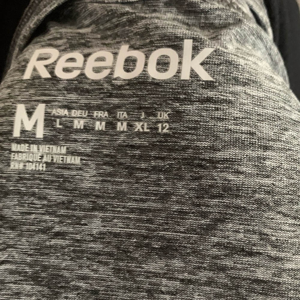 NWT Reebok speedwick tank size medium - Picture 4 of 4